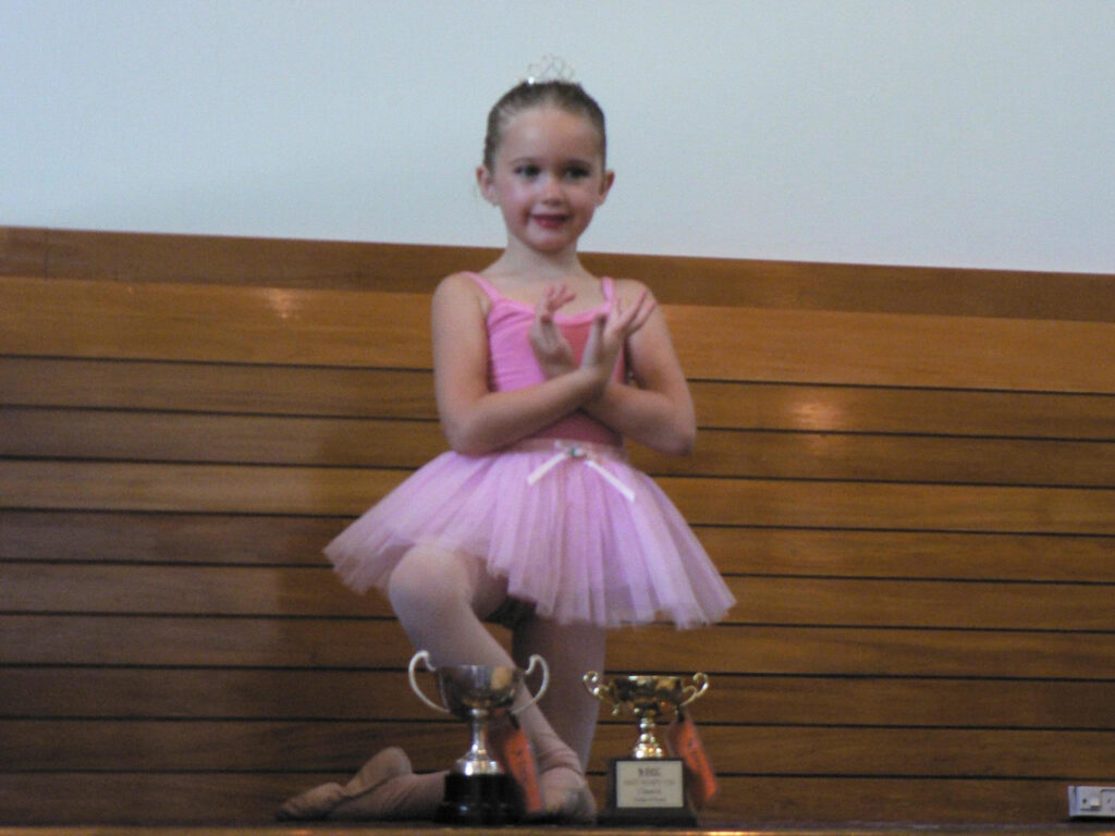 En Pointe Dance Studio’s show - Dancing classes in Whitianga - Coromandel Magazine Issue 11 - Advertise with us - little girl