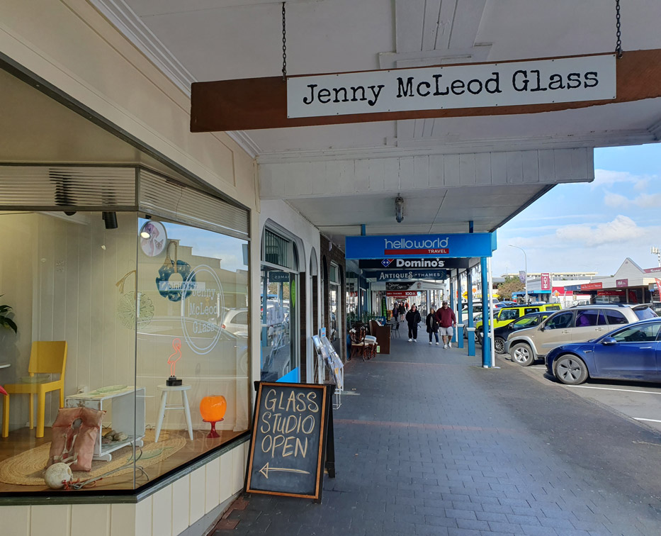 Jenny Mcleod Glass art Galery Thames - Coromandel Magazine Advertise with us